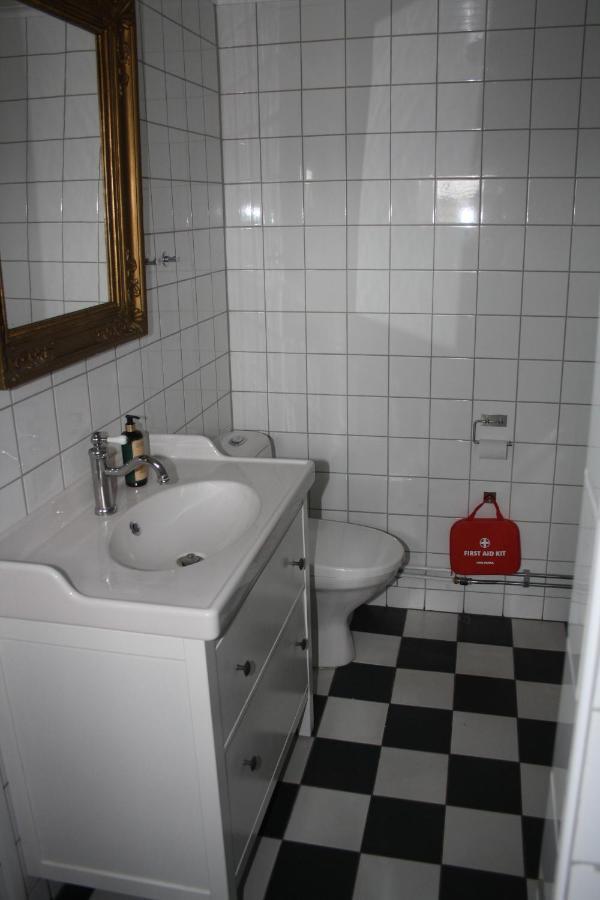 Ladugardens Pub & Sal Appartement Enhorna Buitenkant foto